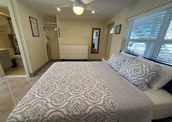 Manatee Bay Inn - Near Fishing Pier Fort Myers Beach hotel thumbnail 2