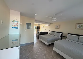 Manatee Bay Inn - Near Fishing Pier Fort Myers Beach hotel thumbnail 3