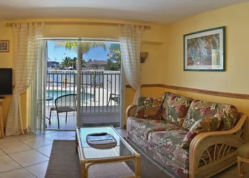 Manatee Bay Inn - Near Fishing Pier Fort Myers Beach hotel thumbnail 6