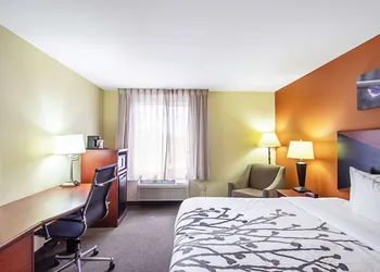 Sleep Inn & Suites Madison - Monona hotel thumbnail 8