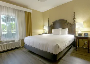 Azure Hotel & Suites, Trademark Collection by Wyndham hotel thumbnail 7