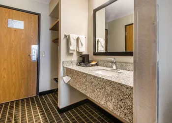 Quality Inn Madison West Near University Area hotel thumbnail 6