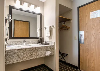 Quality Inn Madison West Near University Area hotel thumbnail 8