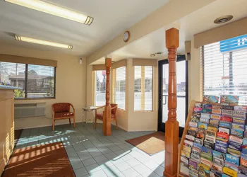 Budget Inn hotel thumbnail 2