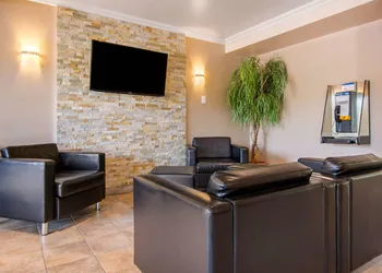 Comfort Inn & Suites Shawinigan hotel thumbnail 3