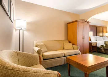 Comfort Inn & Suites Shawinigan hotel thumbnail 6