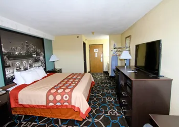Super 8 by Wyndham Kansas City hotel thumbnail 5