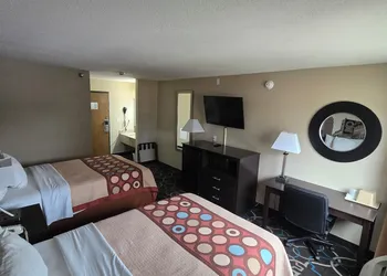Super 8 by Wyndham Kansas City hotel thumbnail 6