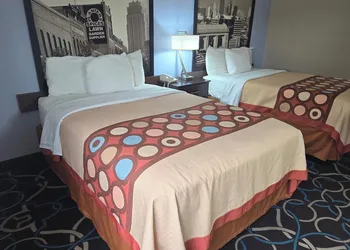 Super 8 by Wyndham Kansas City hotel thumbnail 7
