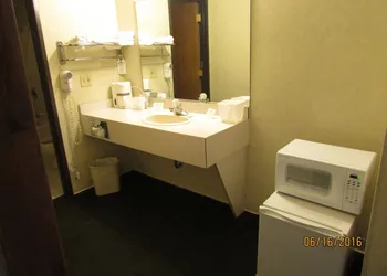 Great Lakes Inn hotel thumbnail 7