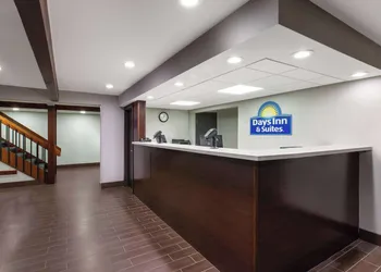 Days Inn & Suites by Wyndham Wisconsin Dells hotel thumbnail 3