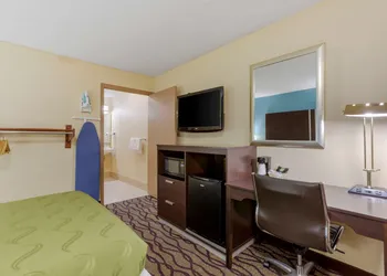Quality Inn Columbus - East hotel thumbnail 6