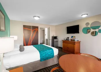 Howard Johnson Hotel & Suites by Wyndham St. George hotel thumbnail 6