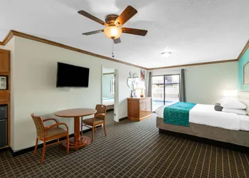 Howard Johnson Hotel & Suites by Wyndham St. George hotel thumbnail 8