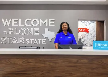 Hampton Inn & Suites Brenham hotel thumbnail 2