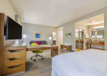 Hampton Inn & Suites Brenham hotel thumbnail 4