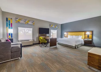 Hampton Inn & Suites Brenham hotel thumbnail 5