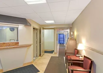 Super 8 by Wyndham Long Island City LGA Hotel hotel thumbnail 2