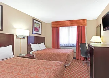 Super 8 by Wyndham Long Island City LGA Hotel hotel thumbnail 4