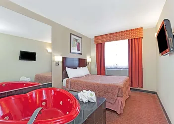 Super 8 by Wyndham Long Island City LGA Hotel hotel thumbnail 5