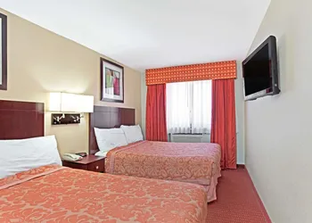 Super 8 by Wyndham Long Island City LGA Hotel hotel thumbnail 6