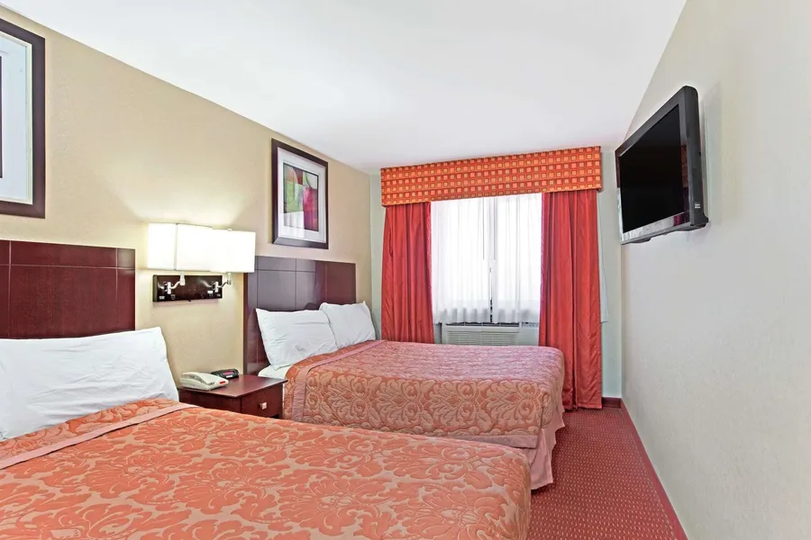 Super 8 by Wyndham Long Island City LGA Hotel hotel detail image 6
