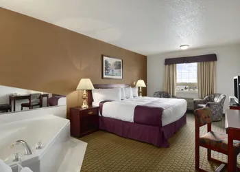 Ramada by Wyndham Red Deer Hotel and Suites hotel thumbnail 5