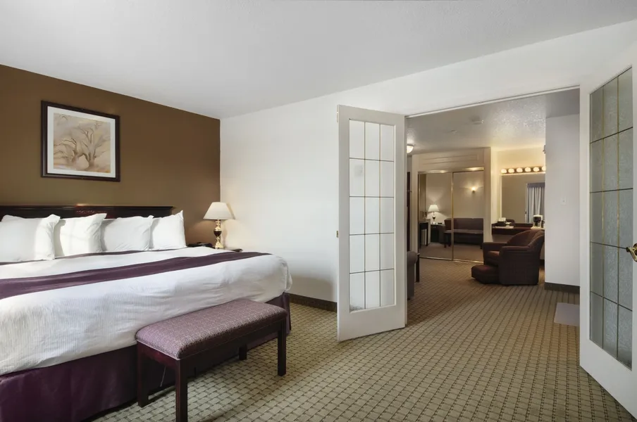 Ramada by Wyndham Red Deer Hotel and Suites hotel detail image 6