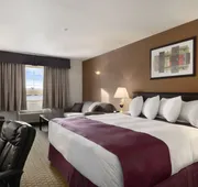 Ramada by Wyndham Red Deer Hotel and Suites hotel detail image 7