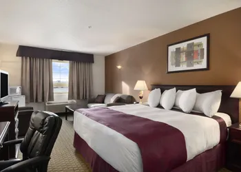Ramada by Wyndham Red Deer Hotel and Suites hotel thumbnail 7