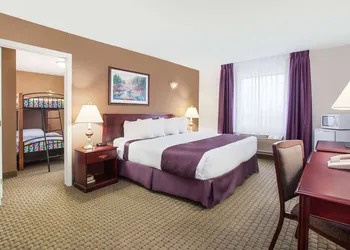 Ramada by Wyndham Red Deer Hotel and Suites hotel thumbnail 8