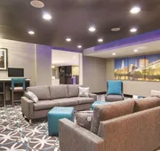 La Quinta Inn & Suites by Wyndham Cleveland Airport West hotel detail image 4