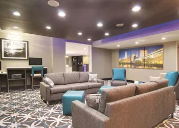 La Quinta Inn & Suites by Wyndham Cleveland Airport West hotel thumbnail 4