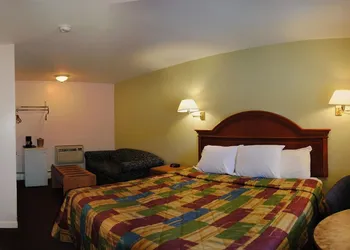 Rodeway Inn Bellows Falls hotel thumbnail 6