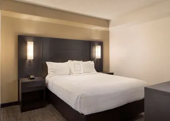 Sonesta ES Suites Fresno hotel thumbnail 3
