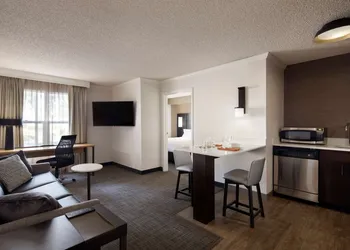 Sonesta ES Suites Fresno hotel thumbnail 4