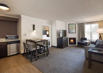 Sonesta ES Suites Fresno hotel thumbnail 7