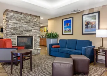 Comfort Inn & Suites Phoenix North / Deer Valley hotel thumbnail 2