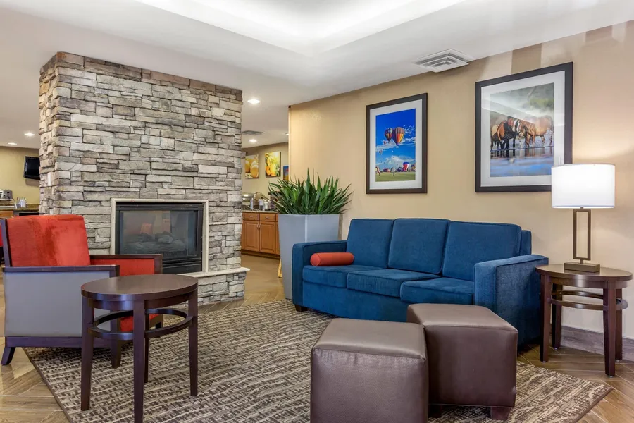 Comfort Inn & Suites Phoenix North / Deer Valley hotel detail image 2