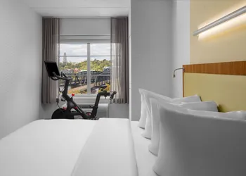 SpringHill Suites by Marriott Pittsburgh Southside Works hotel thumbnail 6