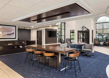 Courtyard by Marriott La Crosse hotel thumbnail 2