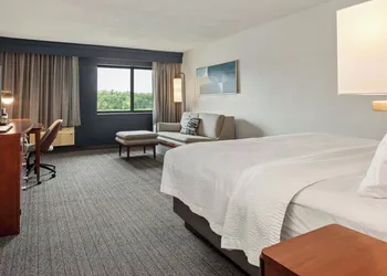 Courtyard by Marriott La Crosse hotel thumbnail 7