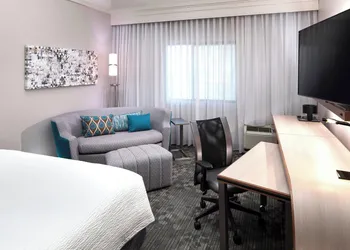 Courtyard by Marriott Pensacola hotel thumbnail 6