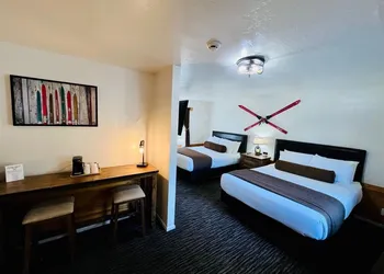 Shasta Inn hotel thumbnail 3