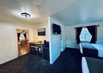 Shasta Inn hotel thumbnail 7