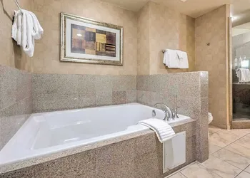 The Platinum Hotel hotel thumbnail 7