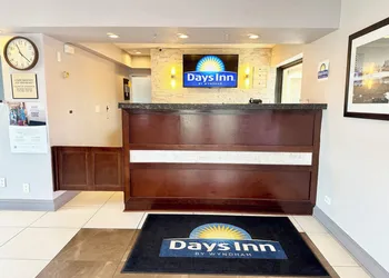 Days Inn by Wyndham St. Charles IL hotel thumbnail 3