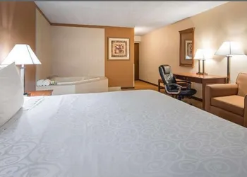 Days Inn by Wyndham St. Charles IL hotel thumbnail 5