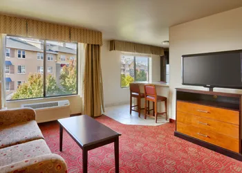 Holiday Inn Express & Suites Orem-North Provo by IHG hotel thumbnail 7
