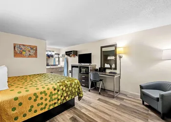Econo Lodge Kingsport East hotel thumbnail 3